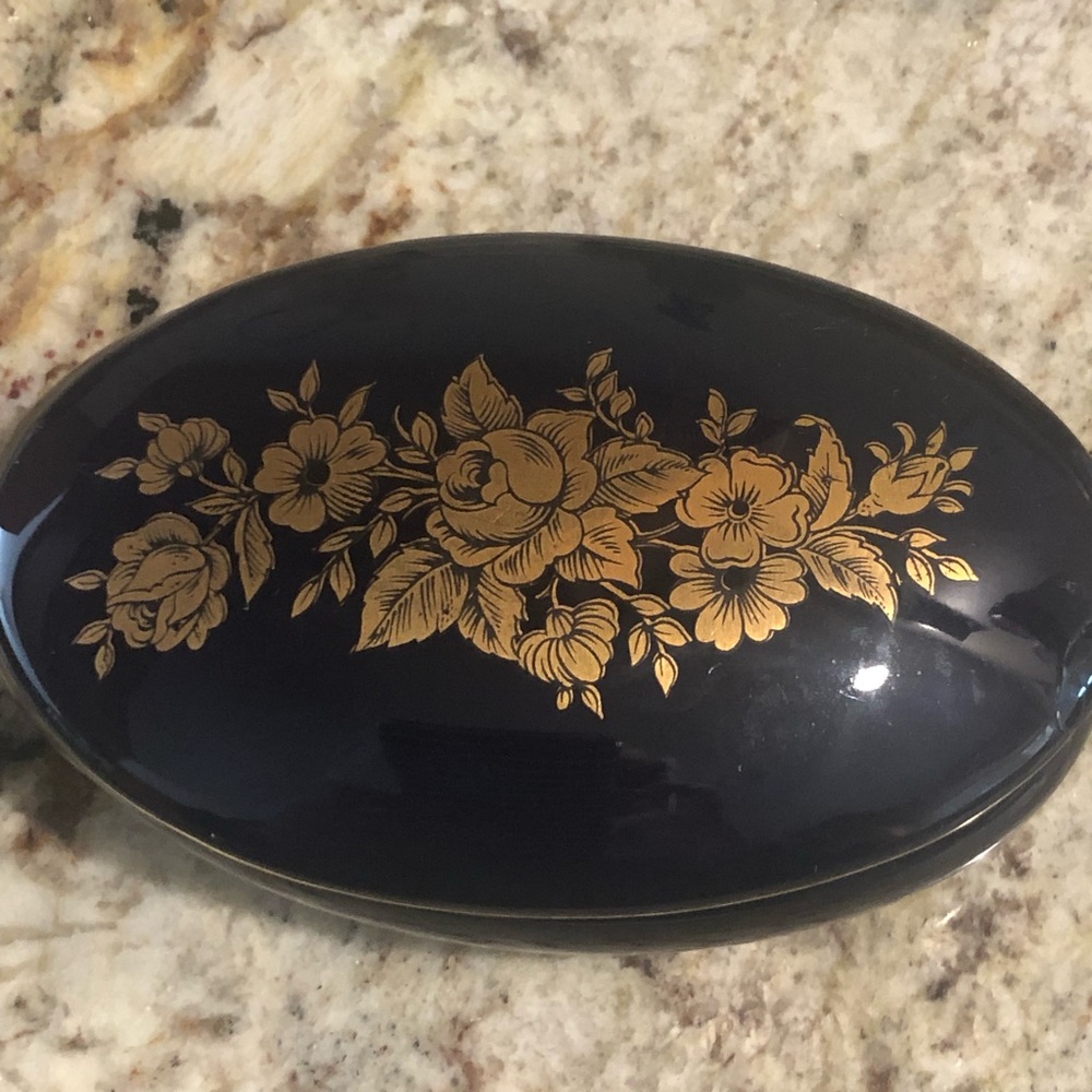 Decorative Vintage Italian Floral Lacquer Trinket Box in Navy and Gold With Lid